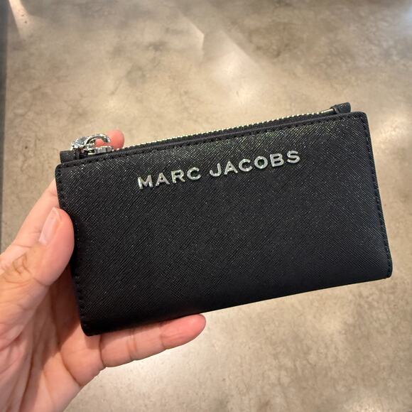 MARC JACOBS THE WALLET ブラック Amazon.com: Marc Jacobs Bold Color-Blocked Open Face Wallet